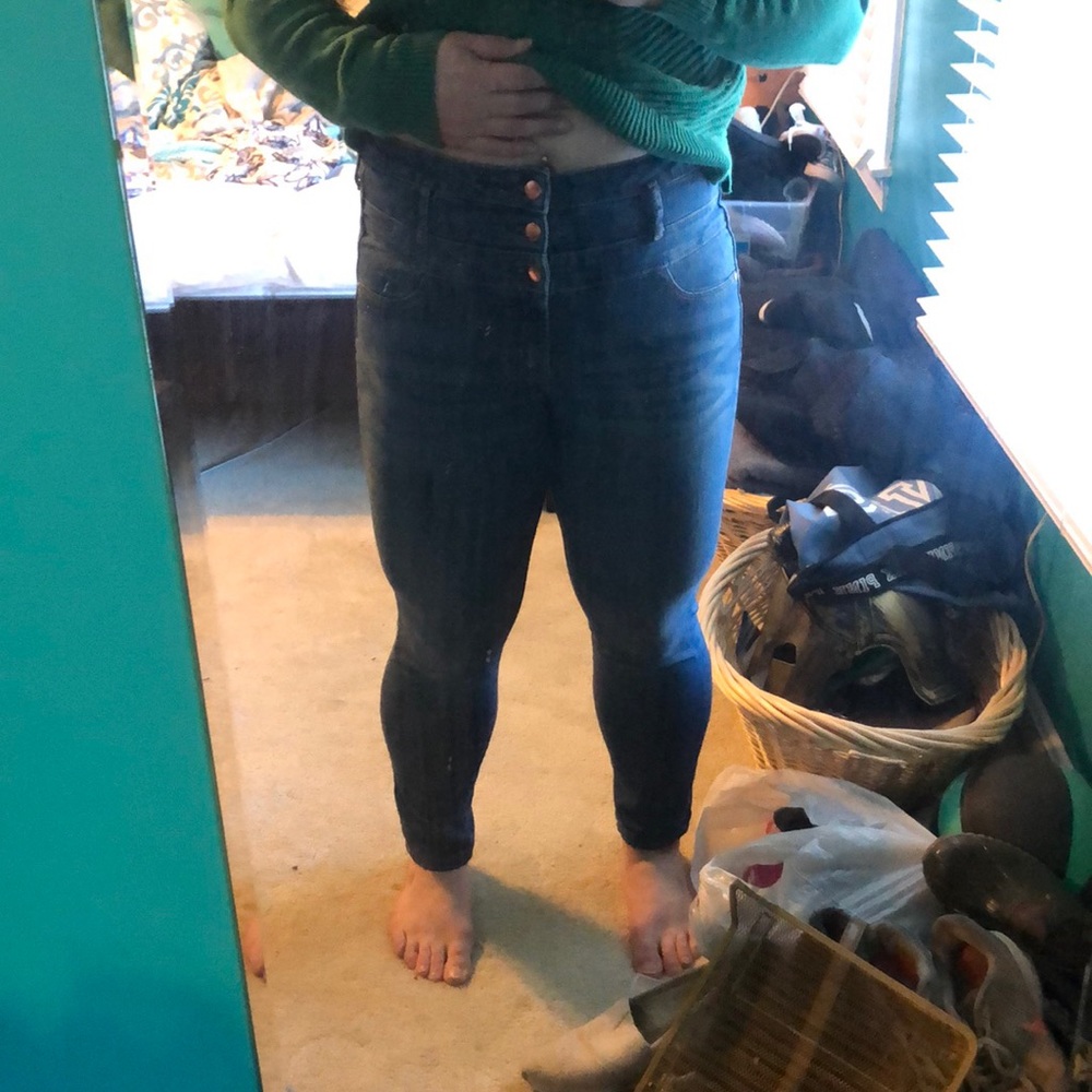 Light blue three button high waisted jeans!